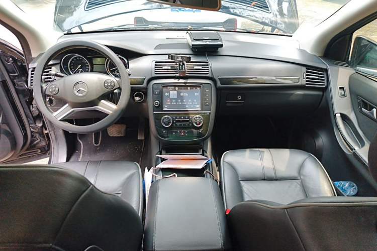 Used Mercedes-Benz R-Class 2015 R 320 4MATIC Luxury Model Interior 2