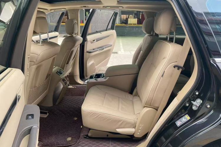 Used Mercedes-Benz R-Class 2015 R 320 4MATIC Luxury Model Interior 3