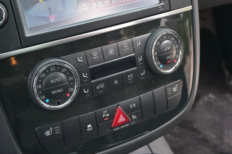 Used Mercedes-Benz R-Class 2015 R 400 4MATIC Luxury Model Interior 3