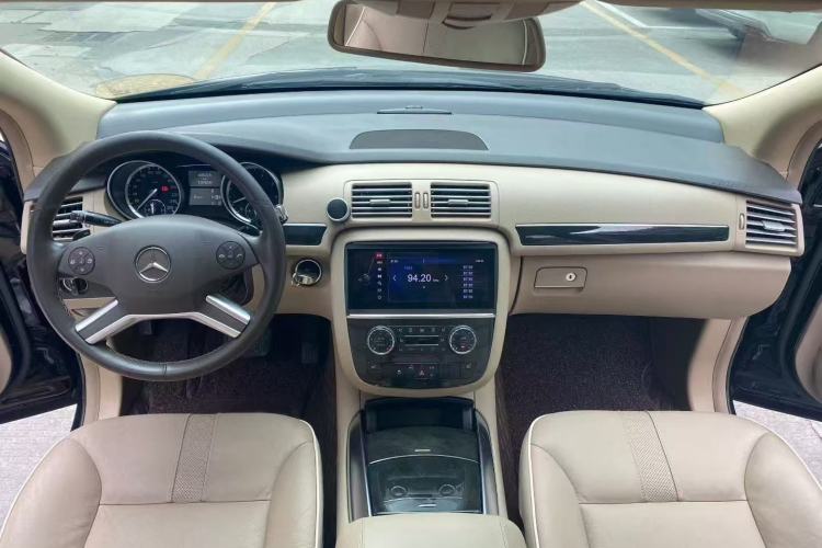 Used Mercedes-Benz R-Class 2015 R 320 4MATIC Luxury Model Interior 4