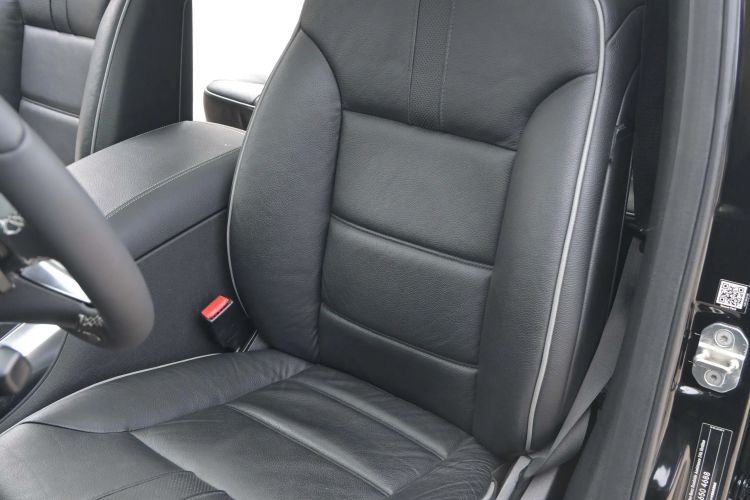Used Mercedes-Benz R-Class 2015 R 400 4MATIC Luxury Model Interior 4