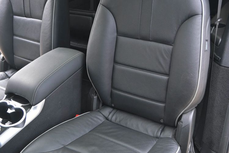 Used Mercedes-Benz R-Class 2015 R 400 4MATIC Luxury Model Interior 5