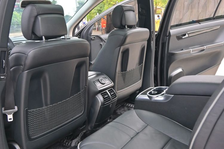 Used Mercedes-Benz R-Class 2015 R 400 4MATIC Luxury Model Interior 6