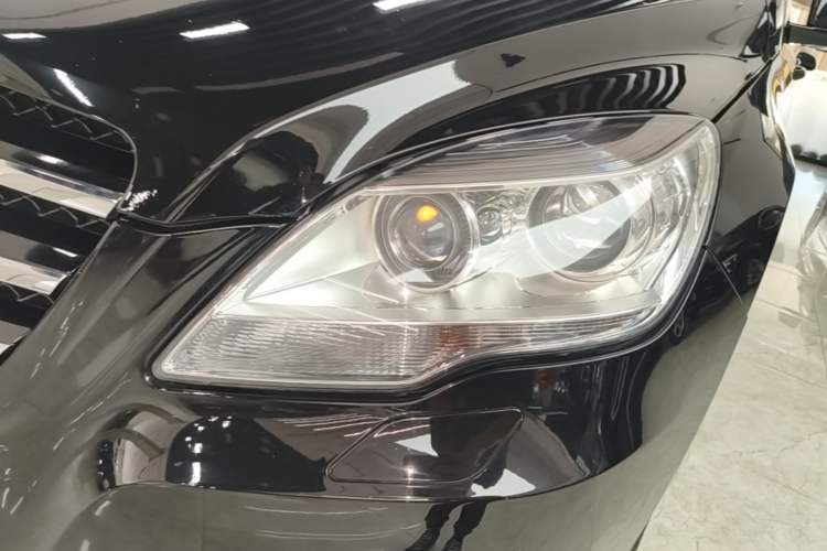 Used Mercedes-Benz R-Class 2015 R 320 4MATIC Luxury Model Left Front Headlight