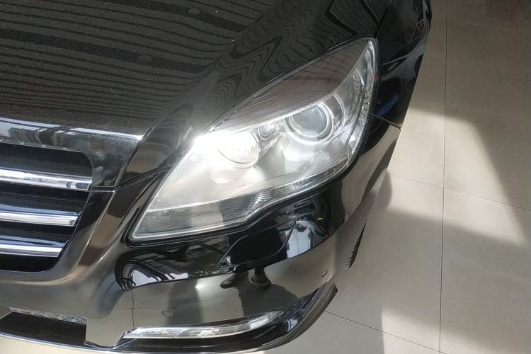 Used Mercedes-Benz R-Class 2015 R 320 4MATIC Luxury Model Left Front Headlight