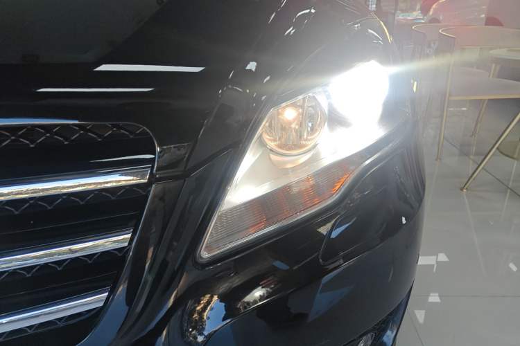 Used Mercedes-Benz R-Class 2015 R 320 4MATIC Luxury Model Left Front Headlight