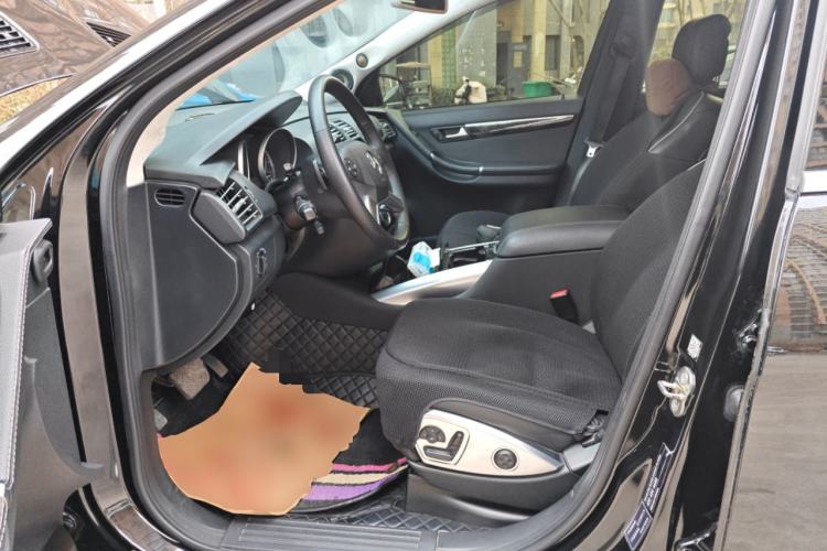Used Mercedes-Benz R-Class 2015 R 400 4MATIC Luxury Model Left Front Seat
