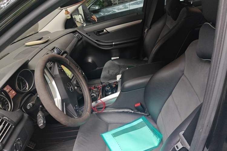 Used Mercedes-Benz R-Class 2015 R 320 4MATIC Luxury Model Left Front Seat