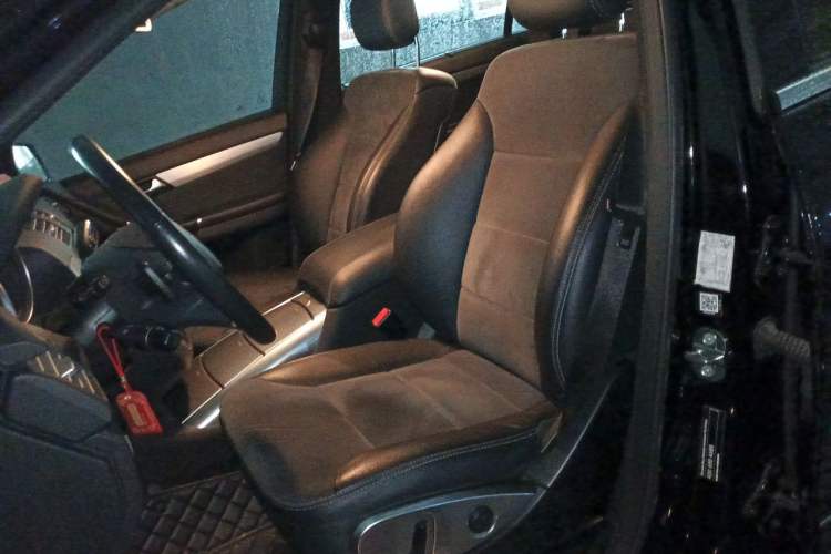 Used Mercedes-Benz R-Class 2015 R 320 4MATIC Luxury Model Left Front Seat