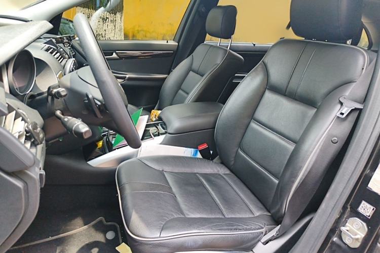 Used Mercedes-Benz R-Class 2015 R 320 4MATIC Luxury Model Left Front Seat