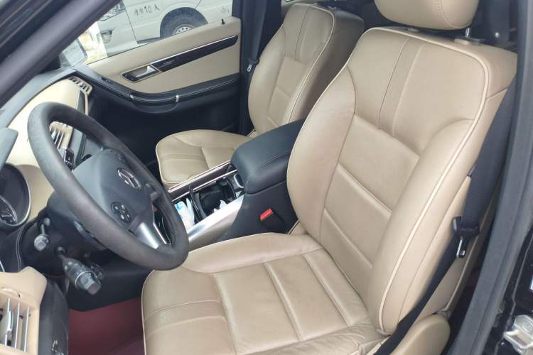 Used Mercedes-Benz R-Class 2015 R 400 4MATIC Luxury Model Left Front Seat