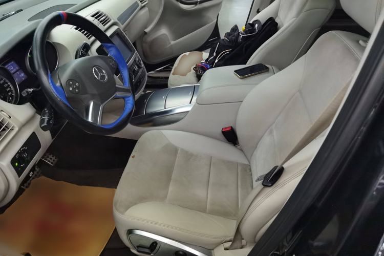 Used Mercedes-Benz R-Class 2015 R 320 4MATIC Luxury Model Left Front Seat