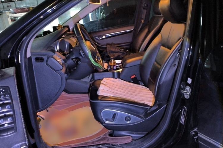 Used Mercedes-Benz R-Class 2015 R 320 4MATIC Luxury Model Left Front Seat