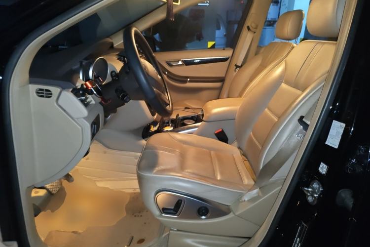 Used Mercedes-Benz R-Class 2015 R 320 4MATIC Luxury Model Left Front Seat