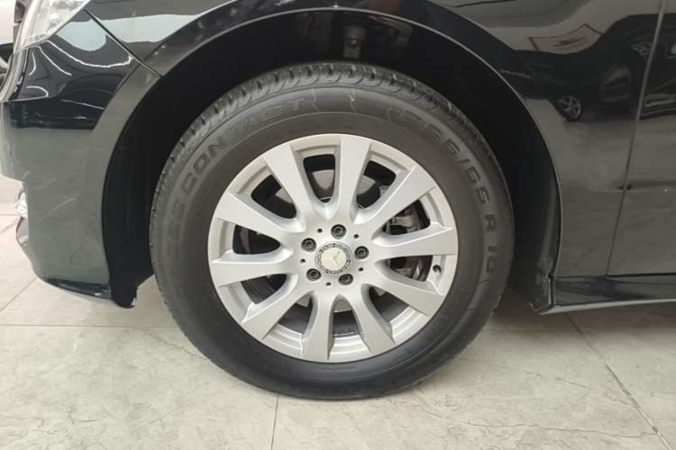Used Mercedes-Benz R-Class 2015 R 320 4MATIC Luxury Model Left Front Wheel Hub
