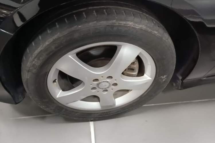 Used Mercedes-Benz R-Class 2015 R 400 4MATIC Business Model Left Front Wheel Hub