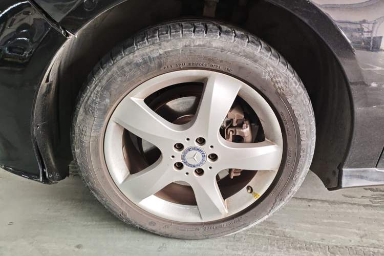 Used Mercedes-Benz R-Class 2015 R 320 4MATIC Luxury Model Left Front Wheel Hub