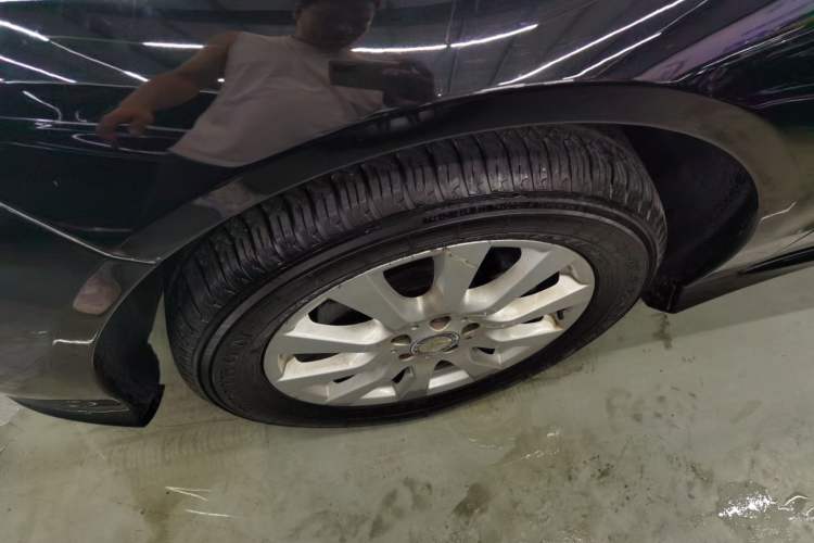 Used Mercedes-Benz R-Class 2015 R 320 4MATIC Luxury Model Left Front Wheel Hub