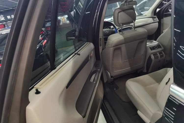 Used Mercedes-Benz R-Class 2015 R 320 4MATIC Luxury Model Left Rear Door Interior