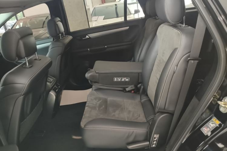 Used Mercedes-Benz R-Class 2015 R 320 4MATIC Luxury Model Left Rear Seat