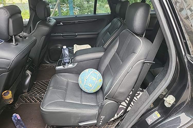 Used Mercedes-Benz R-Class 2015 R 400 4MATIC Business Model Left Rear Seat