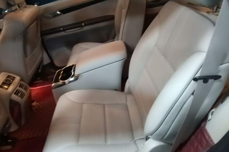 Used Mercedes-Benz R-Class 2015 R 400 4MATIC Business Model Left Rear Seat