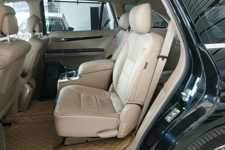 Used Mercedes-Benz R-Class 2015 R 320 4MATIC Luxury Model Left Rear Seat