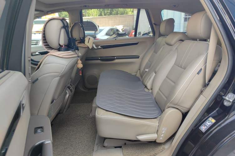Used Mercedes-Benz R-Class 2015 R 400 4MATIC Luxury Model Left Rear Seat