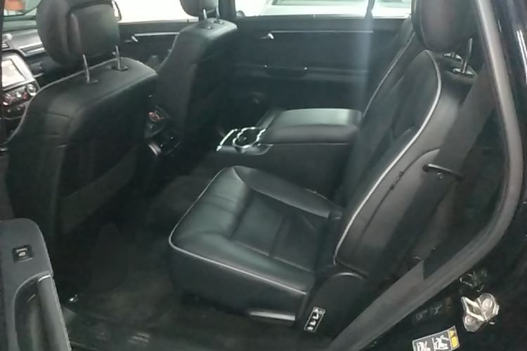 Used Mercedes-Benz R-Class 2015 R 320 4MATIC Luxury Model Left Rear Seat