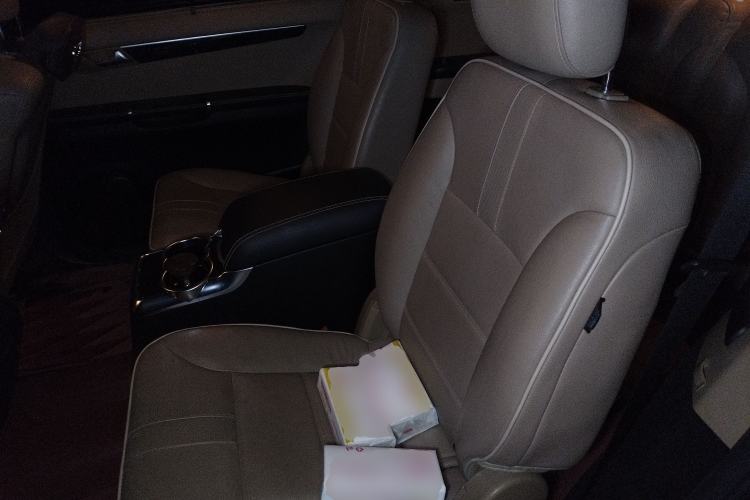 Used Mercedes-Benz R-Class 2015 R 400 4MATIC Luxury Model Left Rear Seat