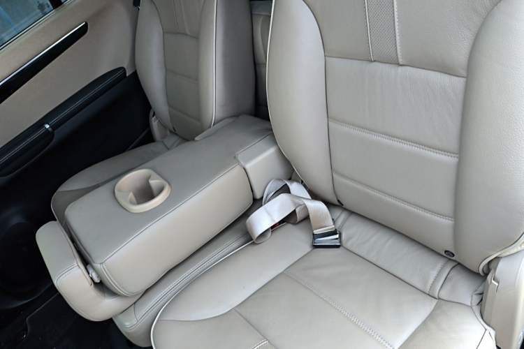 Used Mercedes-Benz R-Class 2015 R 320 4MATIC Luxury Model Left Rear Seat