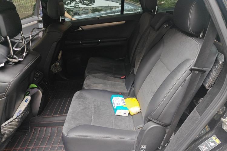 Used Mercedes-Benz R-Class 2015 R 320 4MATIC Luxury Model Left Rear Seat