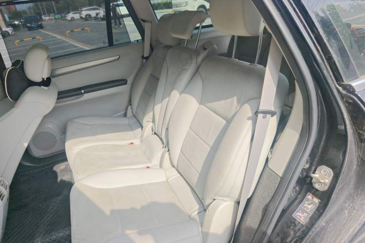 Used Mercedes-Benz R-Class 2015 R 320 4MATIC Luxury Model Left Rear Seat