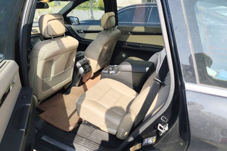 Used Mercedes-Benz R-Class 2015 R 400 4MATIC Luxury Model Left Rear Seat