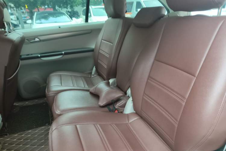 Used Mercedes-Benz R-Class 2015 R 320 4MATIC Luxury Model Left Rear Seat