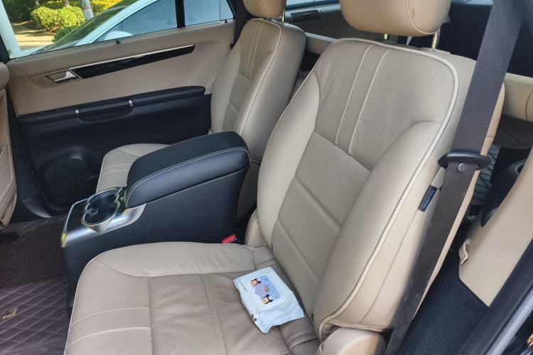 Used Mercedes-Benz R-Class 2015 R 320 4MATIC Luxury Model Left Rear Seat