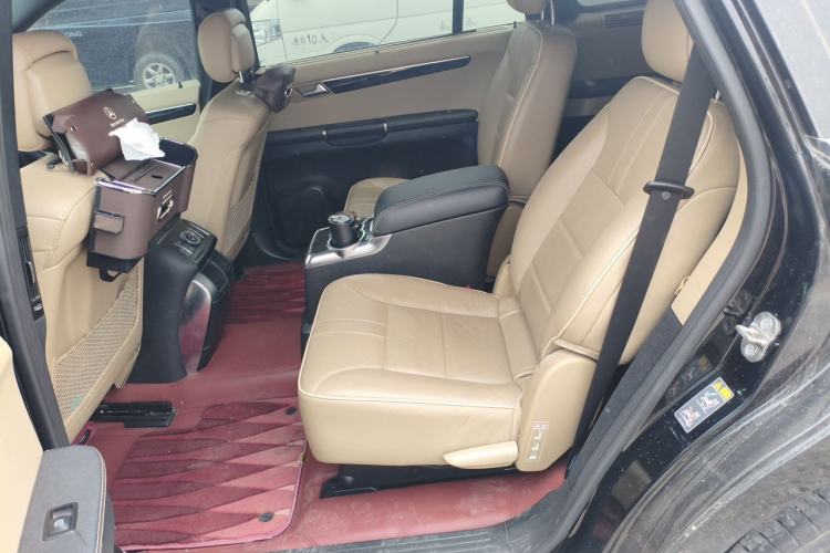 Used Mercedes-Benz R-Class 2015 R 400 4MATIC Luxury Model Left Rear Seat