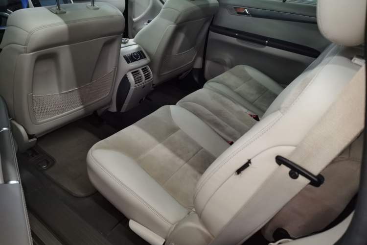 Used Mercedes-Benz R-Class 2015 R 320 4MATIC Luxury Model Left Rear Seat