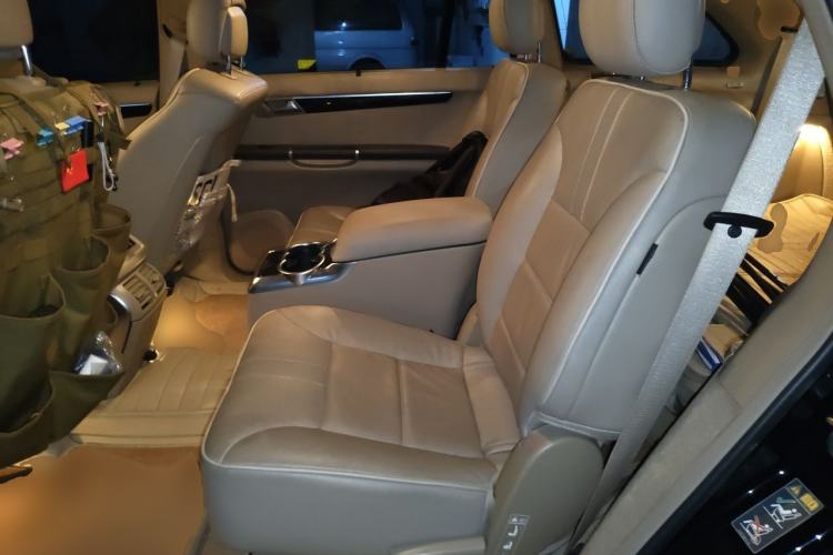 Used Mercedes-Benz R-Class 2015 R 320 4MATIC Luxury Model Left Rear Seat