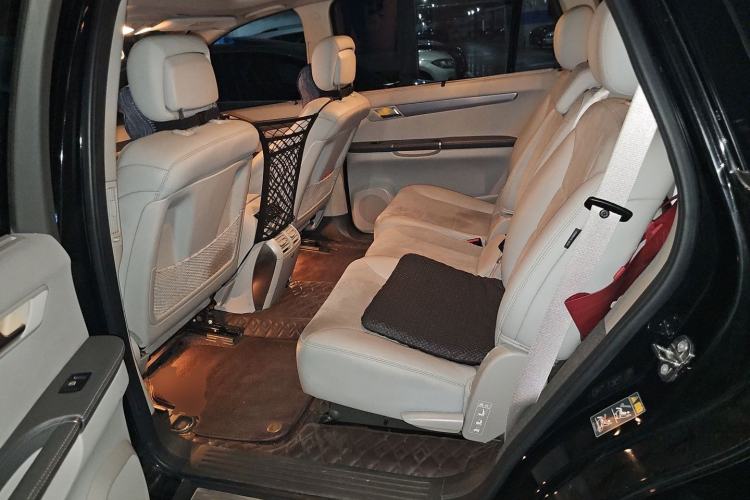 Used Mercedes-Benz R-Class 2015 R 320 4MATIC Luxury Model Left Rear Seat