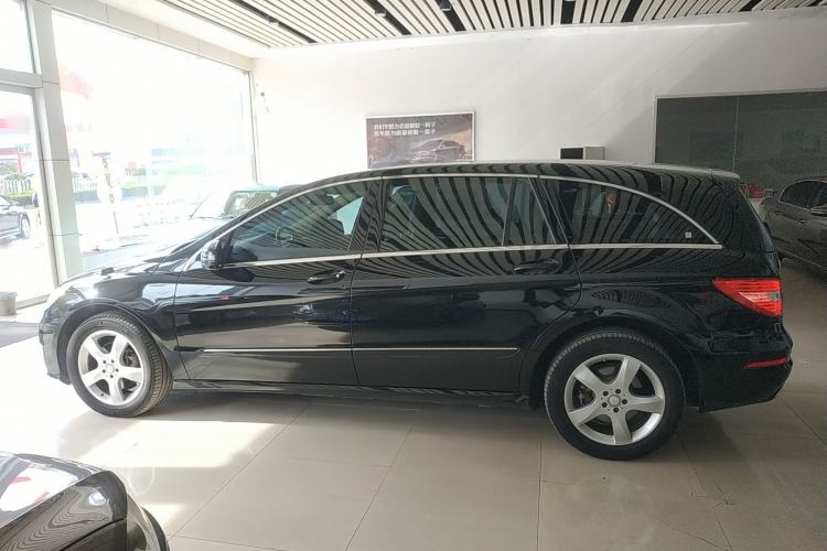 Used Mercedes-Benz R-Class 2015 R 320 4MATIC Luxury Model Left Side