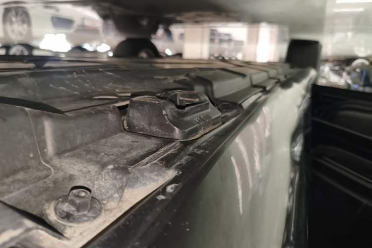 Used Mercedes-Benz R-Class 2015 R 320 4MATIC Luxury Model Left Side Sill