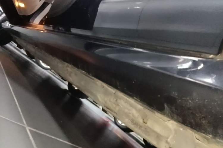 Used Mercedes-Benz R-Class 2015 R 400 4MATIC Business Model Left Side Sill