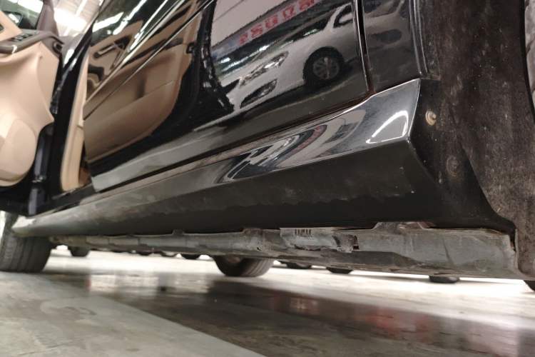 Used Mercedes-Benz R-Class 2015 R 320 4MATIC Luxury Model Left Side Sill
