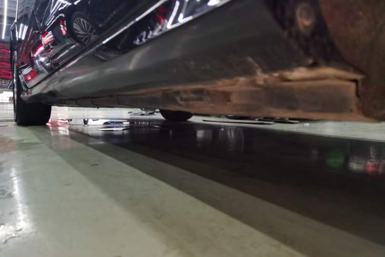Used Mercedes-Benz R-Class 2015 R 320 4MATIC Luxury Model Left Side Sill