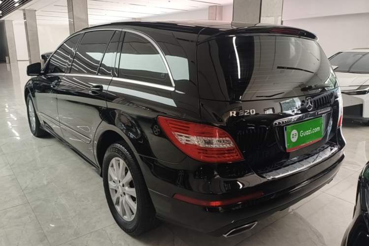 Used Mercedes-Benz R-Class 2015 R 320 4MATIC Luxury Model Rear Left 45 Deg