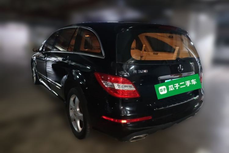 Used Mercedes-Benz R-Class 2015 R 320 4MATIC Luxury Model Rear Left 45 Deg