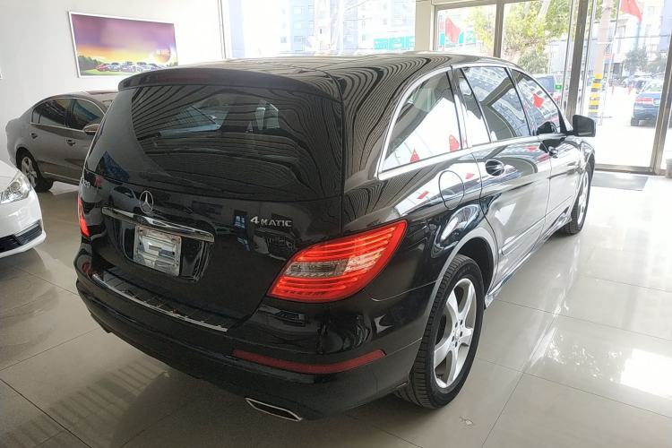 Used Mercedes-Benz R-Class 2015 R 320 4MATIC Luxury Model Rear Right 45 Deg