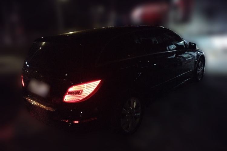 Used Mercedes-Benz R-Class 2015 R 400 4MATIC Luxury Model Rear Right 45 Deg