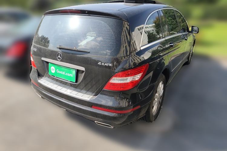 Used Mercedes-Benz R-Class 2015 R 400 4MATIC Luxury Model Rear Right 45 Deg